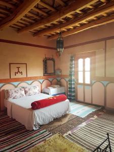 Ліжко або ліжка в номері Auberge Kasbah Ait Marghad