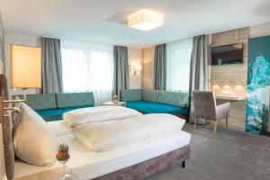 Postel nebo postele na pokoji v ubytování Hotel Neue Post