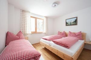 Ein Bett oder Betten in einem Zimmer der Unterkunft Martinshof