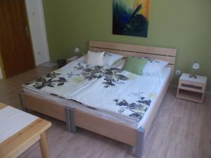 Posteľ alebo postele v izbe v ubytovaní Gasthaus Kleebinder