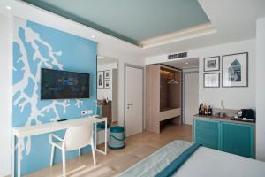 A bed or beds in a room at Modica Beach Resort