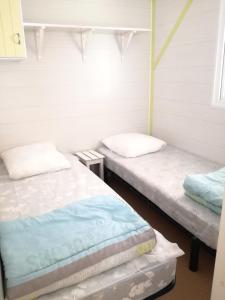 Postel nebo postele na pokoji v ubytování camping Le Kermadec + 18 fotografií