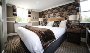 מיטה או מיטות בחדר ב-Faenol Fawr Country Hotel