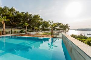 Bazén v ubytování Hotel Eden nebo v jeho okolí