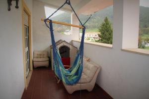 Uma vista geral da montanha ou uma vista da montanha a partir do apartamento