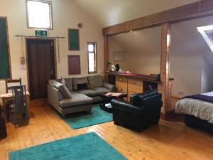 Et sittehjørne på Kylemore Pass Hotel