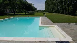 Piscina en o cerca de B&B La Cascina Grossa