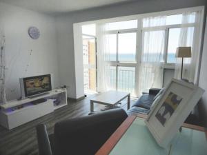TV a/nebo společenská místnost v ubytování Atico primera linea del mar