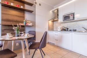 Kuchyňa alebo kuchynka v ubytovaní Apartamenty Viva Maria Zakopane + 32 fotografií