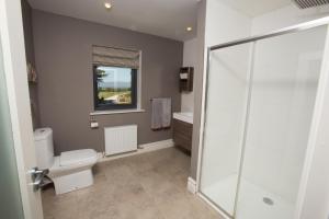 A bathroom at Inch View Lodge
