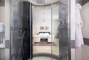 
A bathroom at Hotel Corsignano
