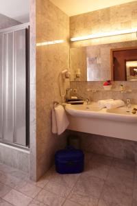 Koupelna v ubytování Hotel Drei Konige + 6 fotografií