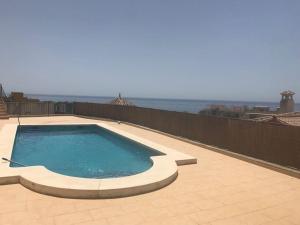 Basen w obiekcie Rooms in Seafront Villa lub w pobliżu
