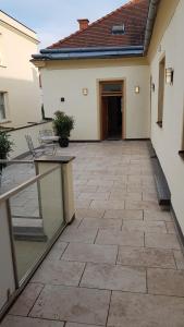 Budova, kde se aparthotel nachází