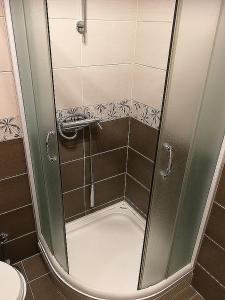 Vannituba majutusasutuses Apartmani i sobe Goca