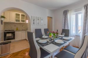 a kitchen and dining room with a table and chairs at Apartment Ankica L4 in Crikvenica