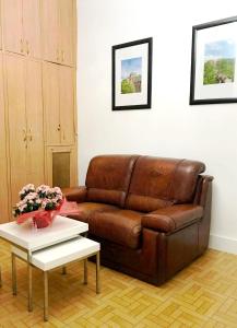 A seating area at Hostal Los Arcos