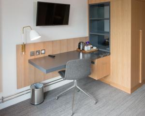 a desk and a chair in a room at West Court- Jesus College in Cambridge