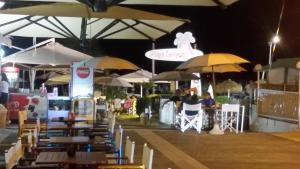 A restaurant or other place to eat at DOMUS MARIS Viserba, Spiagge e Centro a 100 mt, PROMO MAGGIO FIERA MACFRUT, FIERAVICOLA, EXPO DENTAL, MEETING RIMINI