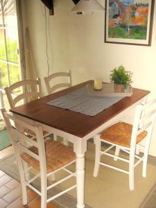 a dining room table and chairs with a table and a table and chairsuggest at Kallmuth Cottage in Kallmuth