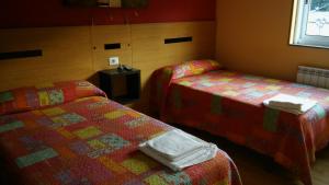 Posteľ alebo postele v izbe v ubytovaní Hostal-Meson Vilasante