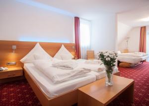 Postel nebo postele na pokoji v ubytování Hotel Hessenhof