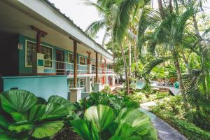 Gallery image of Oceanfront Hotel Verde Mar direct access to the beach in Manuel Antonio