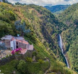 Gallery image of Ecohotel Bordones in Isnos