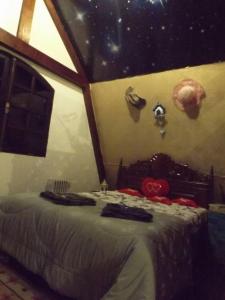 En eller flere senge i et værelse på Casa na Floresta em Campos do Jordao