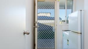 Køkken eller tekøkken på Rocks Beach House Victor Harbor
