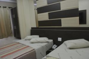 Postel nebo postele na pokoji v ubytování Hotel Calstar