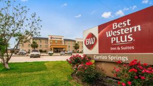 Carrizo SpringsBest Western Plus Carrizo Springs Inn & Suites的最佳西方加旅馆和套房的标志