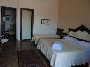 A bed or beds in a room at Villa Sara