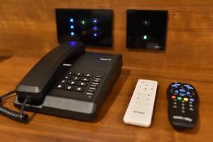 TV a/nebo společenská místnost v ubytování Vivid A Boutique Hotel