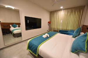 Postel nebo postele na pokoji v ubytování Vivid A Boutique Hotel
