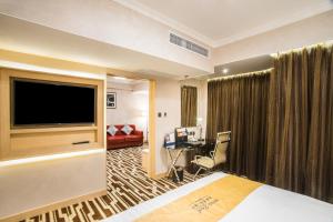 En TV eller et underholdningssystem på Metropark Hotel Macau