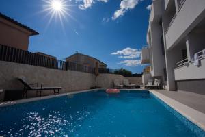 Bazén v ubytování Residences Bellavista 3 nebo v jeho okolí