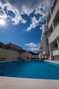 Bazén v ubytování Residences Bellavista 3 nebo v jeho okolí