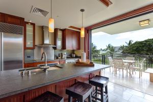 Een keuken of kitchenette bij Third Floor villa Ocean View - Beach Tower at Ko Olina Beach Villas Resort