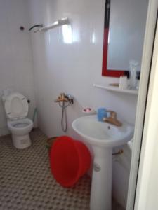 a bathroom with a white sink and a toilet at NHÀ NGHỈ PHƯƠNG THẢO in Quan Lạn