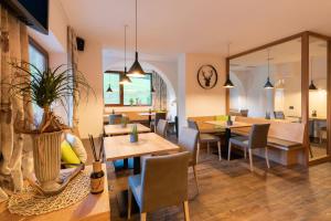 A seating area at Hotel Alpenfrieden