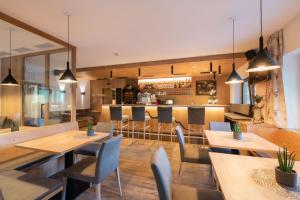 A seating area at Hotel Alpenfrieden