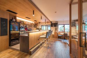 A kitchen or kitchenette at Hotel Alpenfrieden