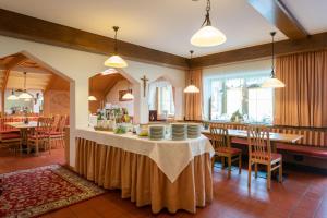 A restaurant or other place to eat at Hotel Alpenfrieden