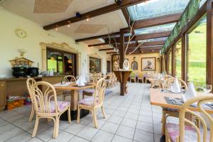A restaurant or other place to eat at Hotel Alpenfrieden