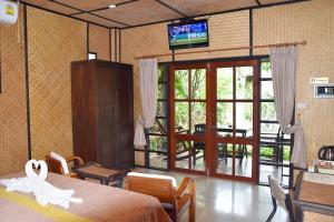TV tai viihdekeskus majoituspaikassa Homestay Chiangrai