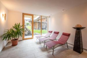 A seating area at Hotel Alpenfrieden