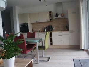 Dapur atau dapur kecil di Tastefully Furnished Sea View Villa in Malchow