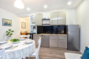 Köök või kööginurk majutusasutuses Apartmani Olivette