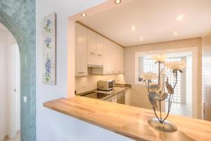 Imagen de la galería de Sea & mountain view penthouse, en Estepona